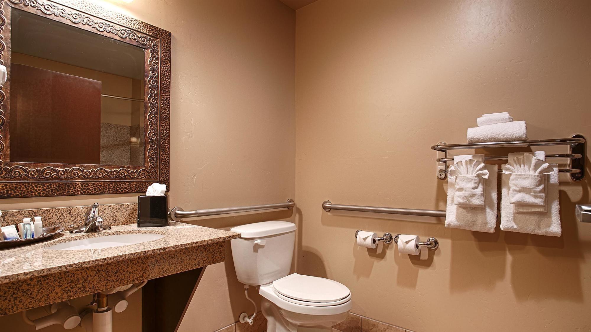 Crandon Inn&Suites Extérieur photo